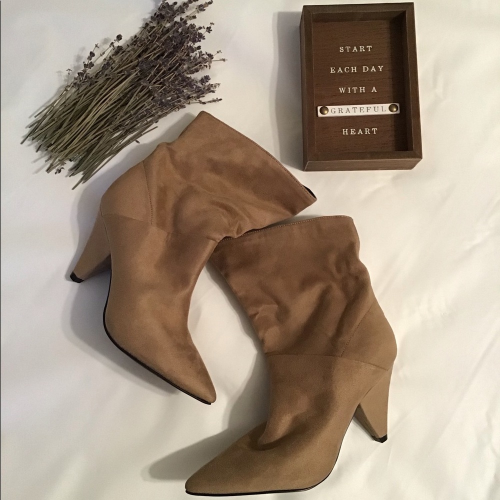 INDIGO RD CAMEL BOOTS SIZE 8M  BRAND NEW